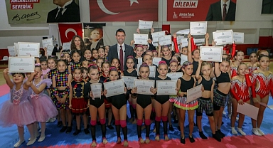 Bayraklılı çocuklardan muhteşem gösteri