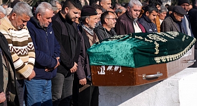 Çatıdan Düşen Genç Bayındır'da Defnedildi