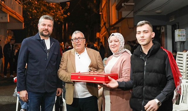 Duman’dan asker gence bayrak sürprizi