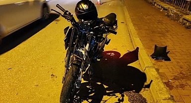Elektrik direğine çarpan motosikletli genç öldü