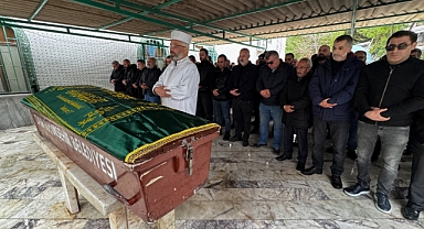 Erkek arkadaşı tarafından öldürülen kadın defnedildi