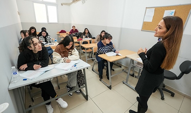 Gaziemir Belediyesi’nden bin 180 öğrenciye ücretsiz eğitim
