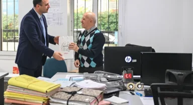 İzmir Bornova'da Başkan Eşki'den personele yeni yıl hediyesi