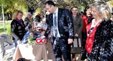 Bornova'da yılbaşı ruhu el emeği ürünlerle canlanıyor