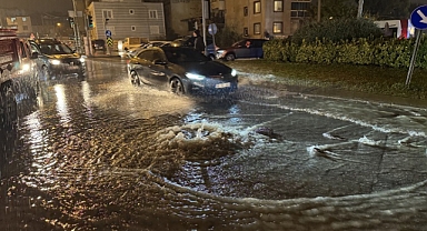 İzmir'de sağanak etkili oldu
