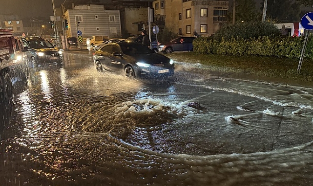 İzmir'de sağanak etkili oldu