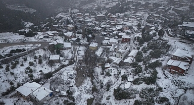 İzmir'de yüksek kesimlerde kar etkili oluyor