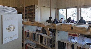 İzmir’in kütüphaneleri binlerce genci ağırlıyor