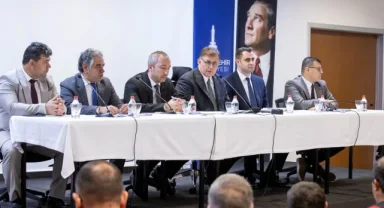 İzmir'de Başkan Tugay Aliağalı muhtarlarla buluştu