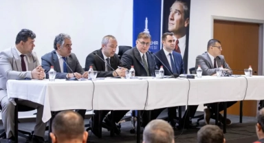 İzmir'de Başkan Tugay Aliağalı muhtarlarla buluştu