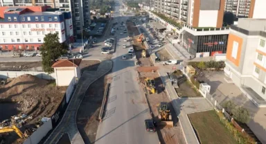 İzmir'de Eski Havaalanı Caddesi yenileniyor