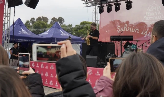 İzmir'de Yeni Yıl Festivali'nde coşku dolu anlar