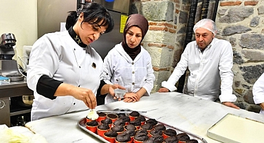 İzmirli kadınlar yaşamın her alanında öncü