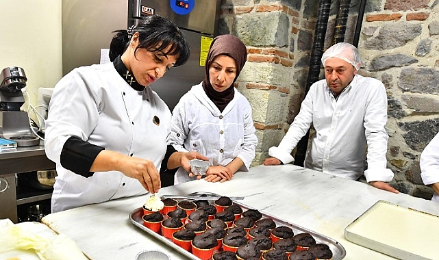 İzmirli kadınlar yaşamın her alanında öncü