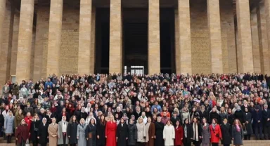 Kadın milletvekilleri ve seçilmişler Ata'nın huzurunda