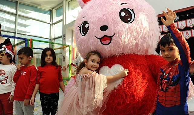 Karşıyaka’da 7’den 70’e yılbaşı coşkusu