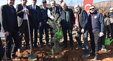 Karşıyaka’ya nefes olacak 4 bin fidan toprakla buluşturuldu