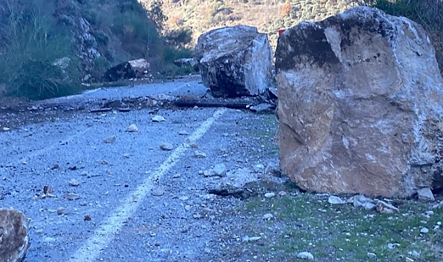 Ödemiş-Köşk kara yolu heyelan nedeniyle kapandı