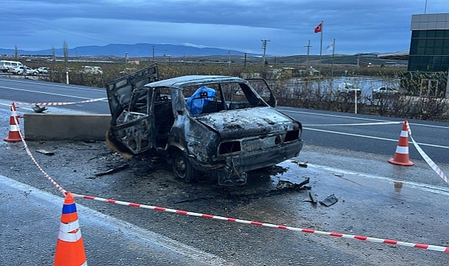 Yanan otomobildeki karı koca öldü