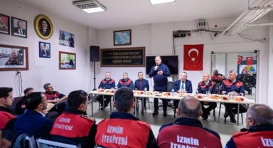 Başkan Tugay 2025'i nöbetteki itfaiyecilerle karşıladı