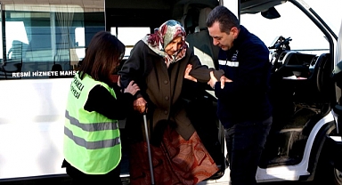 Bayraklı Belediyesi ‘yaşlı destek hattı’ kurdu