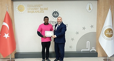 Benin uyruklu üniversitesi öğrencisi Müslüman oldu