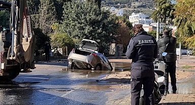 Bodrum'da Patlayan Hatta Araç Düştü: Sürücü Kurtarıldı!