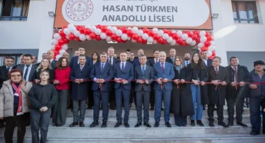CHP lideri Özel, İzmir'de okul ve kent lokantasını açtı