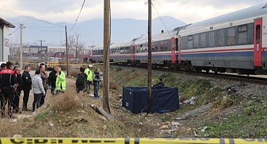 Denizli'de trenin çarptığı kişi öldü