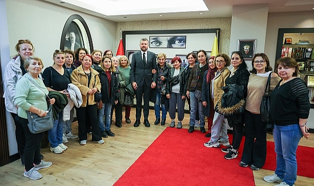 Duman, makamının kapısını Bucalı kadınlara açtı