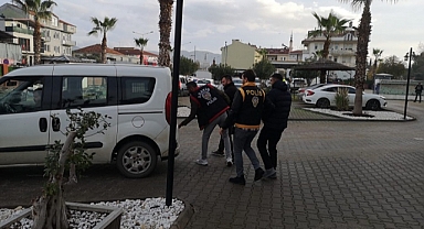 Fethiye'de gasp iddiasıyla 2 zanlı tutuklandı