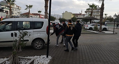 Fethiye'de gasp iddiasıyla 2 zanlı tutuklandı