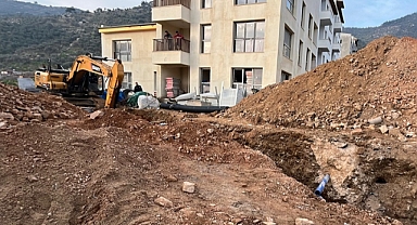 İnşaat alanındaki göçükte kalan işçi kurtarıldı