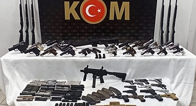 İzmir'de Silah Ticareti Operasyonu: 15 Gözaltı