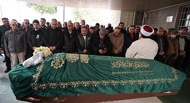İzmir'de son yolculuğuna uğurlandı