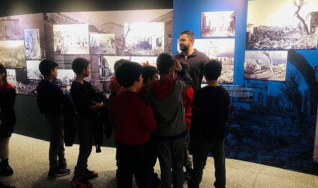 İzmir’in tarihini sergiler, atölyeler ve öykülerle öğreniyorlar