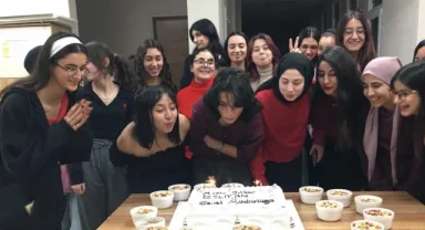İzmir'de üniversiteli gençler yalnız hissettirilmedi