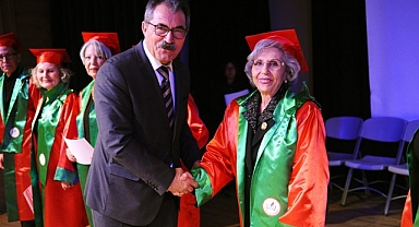 Karşıyaka’da 3. Yaş Üniversitesi’nde mezuniyet coşkusu!