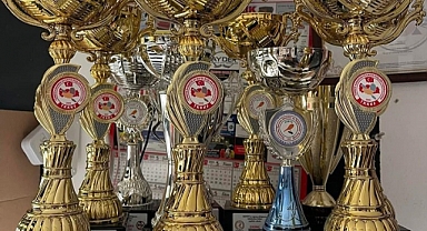 Karşıyakalı Kanarya severlerin yeni yıl buluşması…