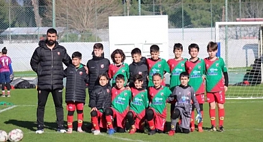 KSK U11 futbol takımının şampiyonluk sevinci