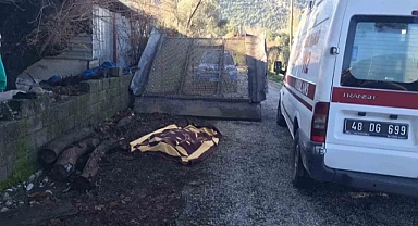 Kum eleğinin altında kalarak öldü