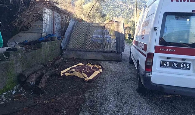 Kum eleğinin altında kalarak öldü