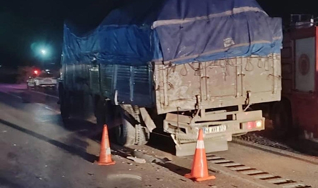 Otomobilin kamyona çarptığı kazada 1 kişi öldü, 1 kişi yaralandı