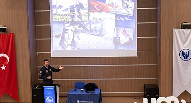 Özpala, İzmir'de öğrencilerle buluştu