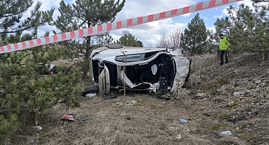 Şarampole devrilen otomobildeki 1 kişi öldü