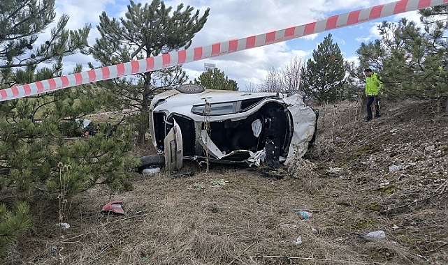 Şarampole devrilen otomobildeki 1 kişi öldü