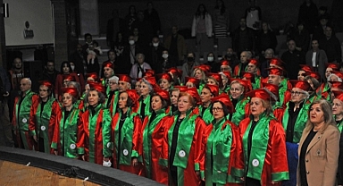 3. Yaş Üniversitesinden mezun oldular