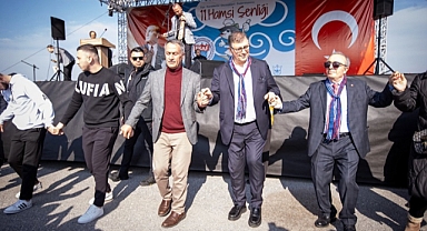 Başkan Tugay Hamsi Şenliği’ne katıldı