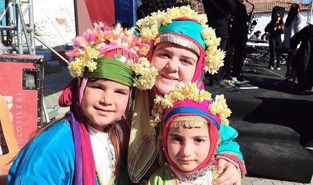 Bayındır'da nergis ve kuru çiçek festivali düzenlendi