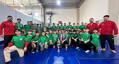 Bayraklı Belediyesi Güreş Takımı İzmir şampiyonu oldu